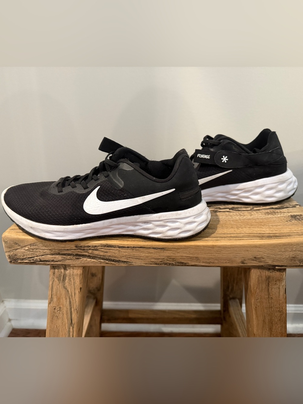 Nike FlyEase Men’s Black and White Trainers